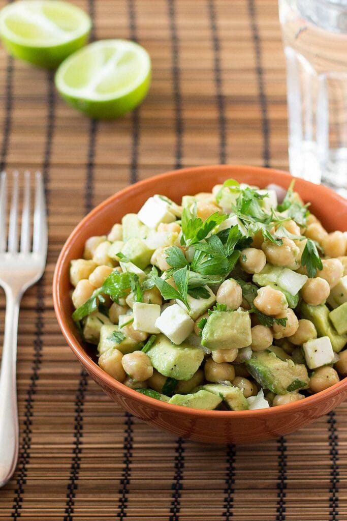 Avocado Chickpea Salad. Ready in 5 minutes | #lunch #vegetarian | 