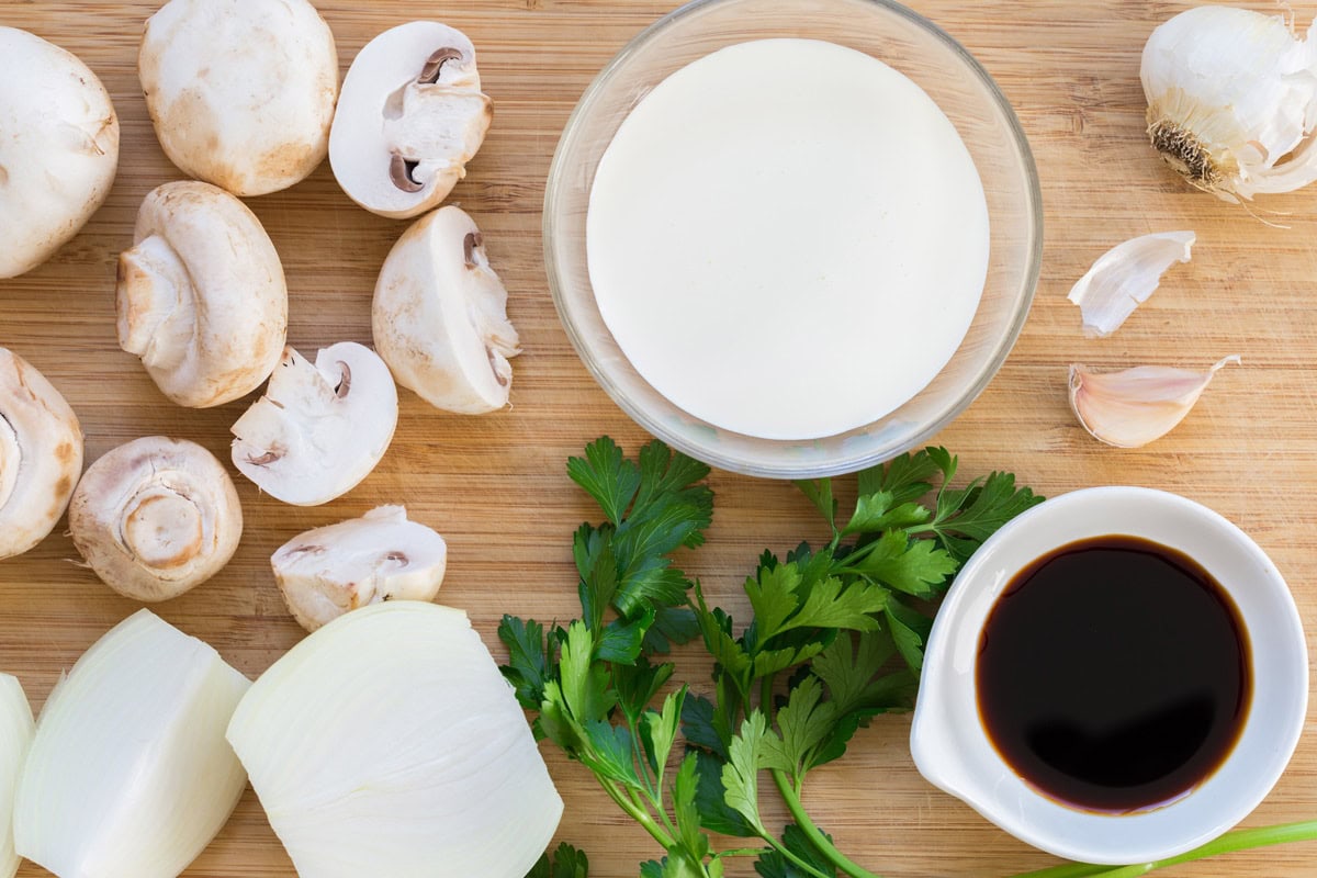 Creamy garlic mushrooms ingredients like cream, mushrooms, onion, garlic, soy sauce, parsley | | Hurry The Food Up