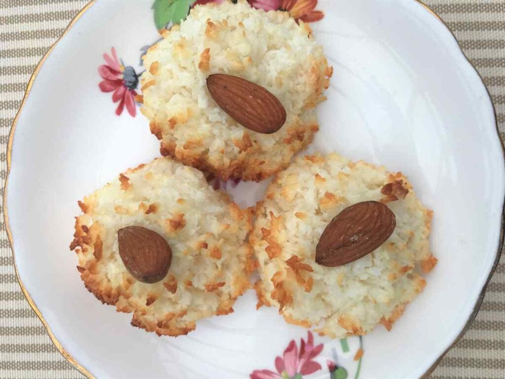 Healthy Coconut Macarons - Tasty and Delicious Egg White Recipes You Must Try | Hurry The Food Up