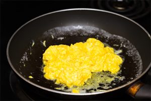The process of cooking perfect scrambled eggs with cheese in the pan | Hurry The Food Up