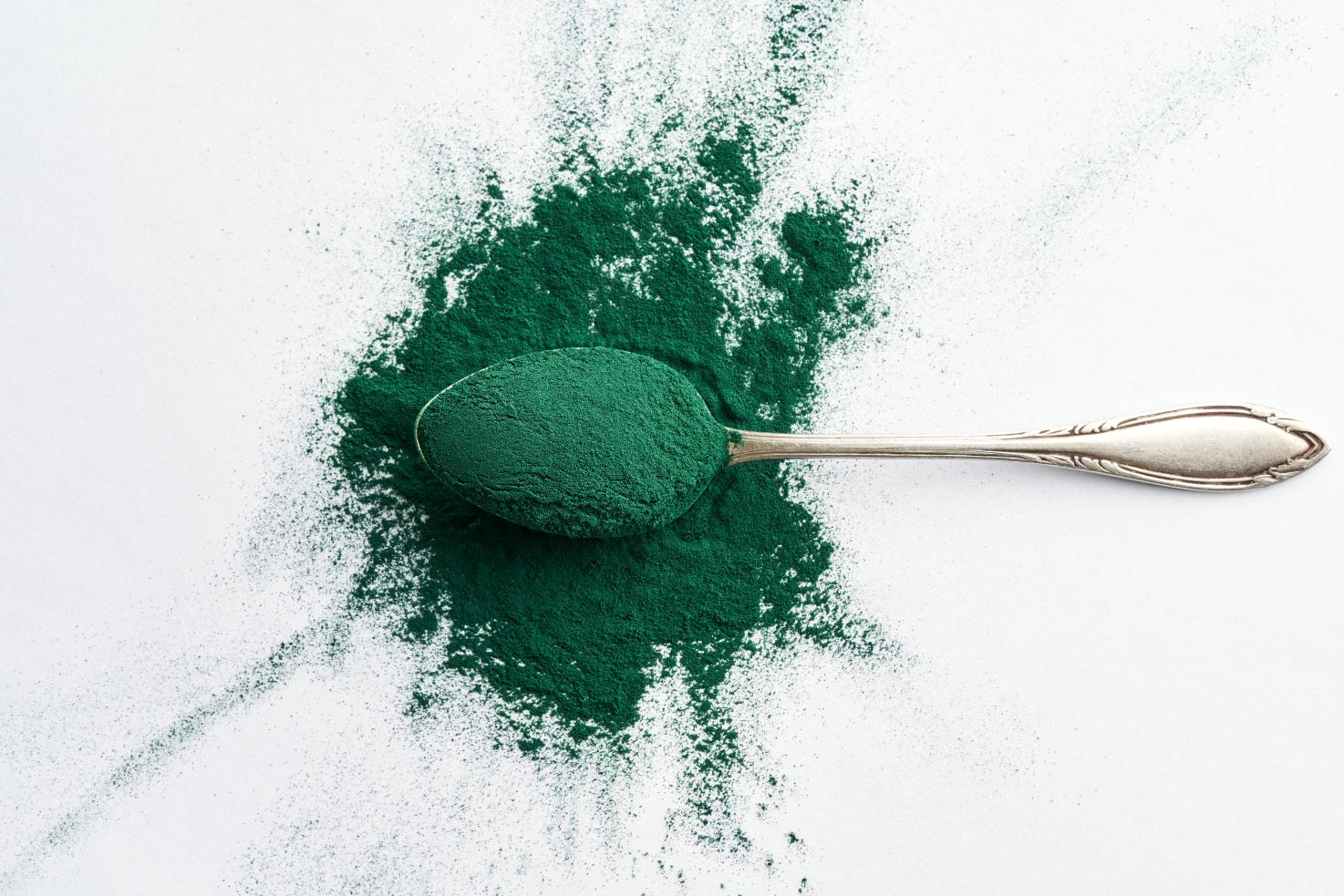 Spirulina powder with tablespoon | Hurry The Food Up