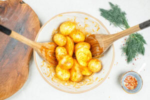 The process of mixing potatoes with seasoning in the bowl | Hurry The Food Up