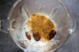 Delicious Date Smoothie - Vegan, high in Omega 3 - blend all ingredients with a smoothie maker/food processor #vegetarian #healthy | 