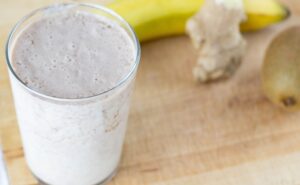 Spicy Kiwi Banana Breakfast Smoothie. High in vitamin C, fiber and potassium. Delicious and tasty | Hurry The Food Up