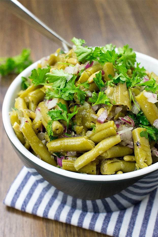 Easy Green Bean Salad - Naturally Vegan & Ready in 3 minutes - green bean salad ready to serve #pickled #parsley | 