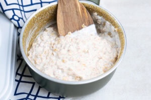The process of adding greek yogurt to the porridge | Hurry The Food Up