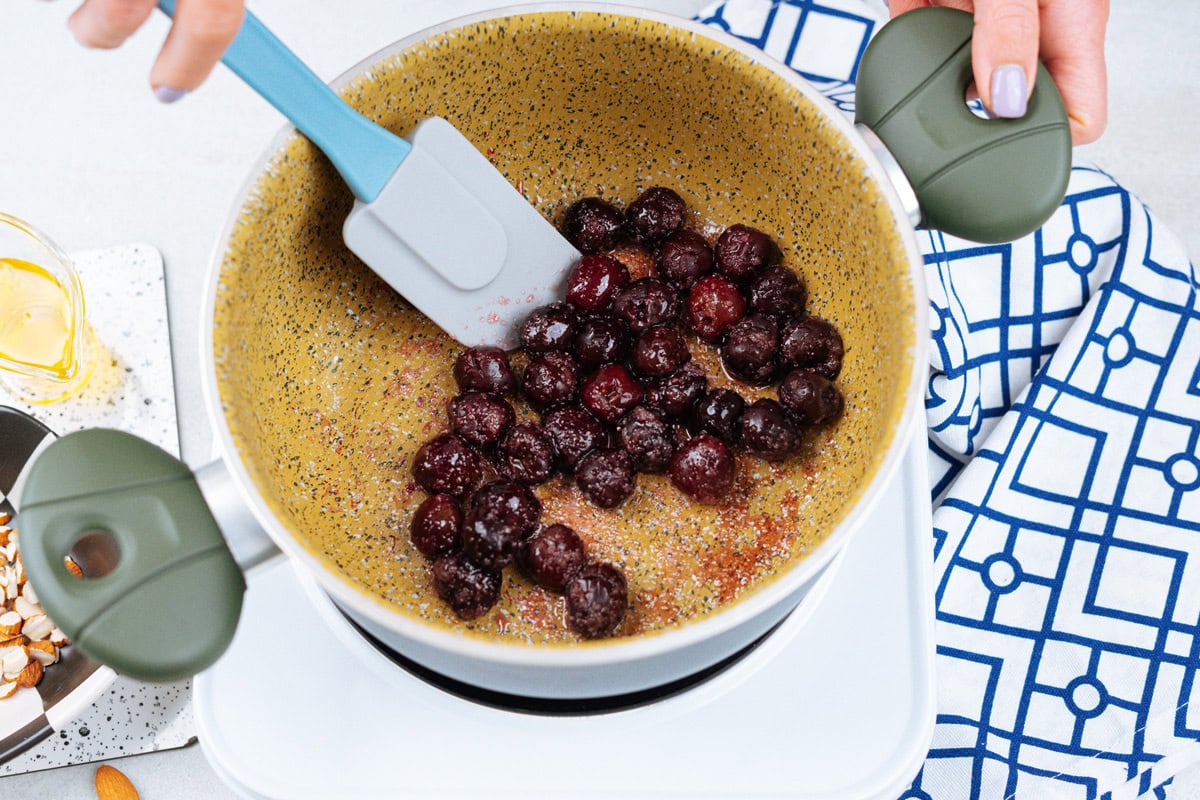 The process of cooking cherries with sugar in the pot | Hurry The Food Up