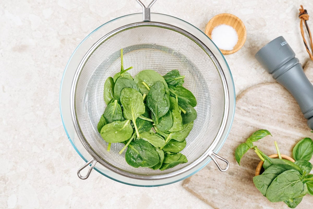 The process of washing spinach | Hurry The Food Up