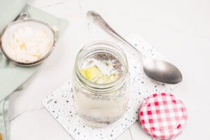 The process of adding wet ingredients in the jar | Hurry The Food Up