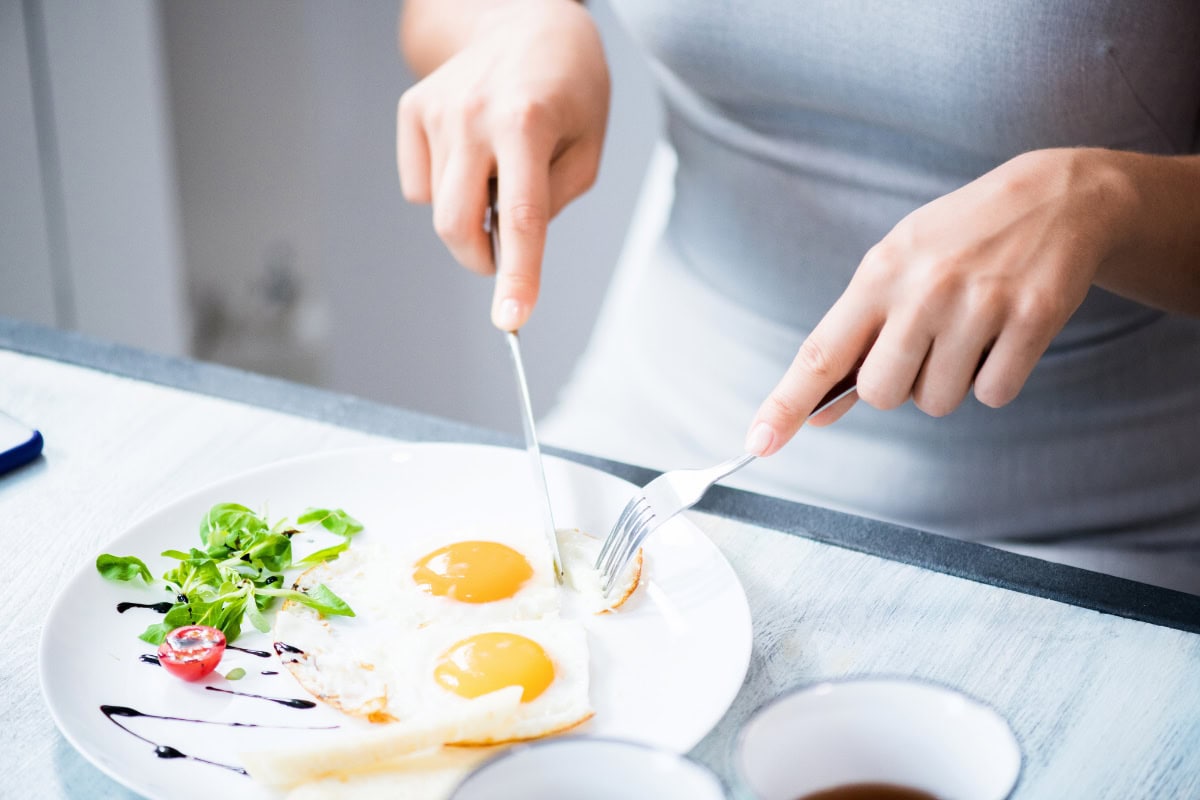 Someone eats fried eggs | Hurry The Food Up