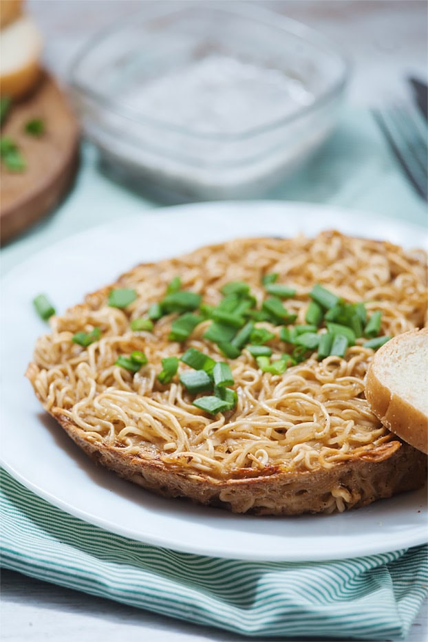 Noodle Omelette - Budget food at its best - noodle omelette ready to serve #dinner #asian | 