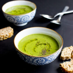Irresistible Pea and Mint Soup - perfect for any season | 