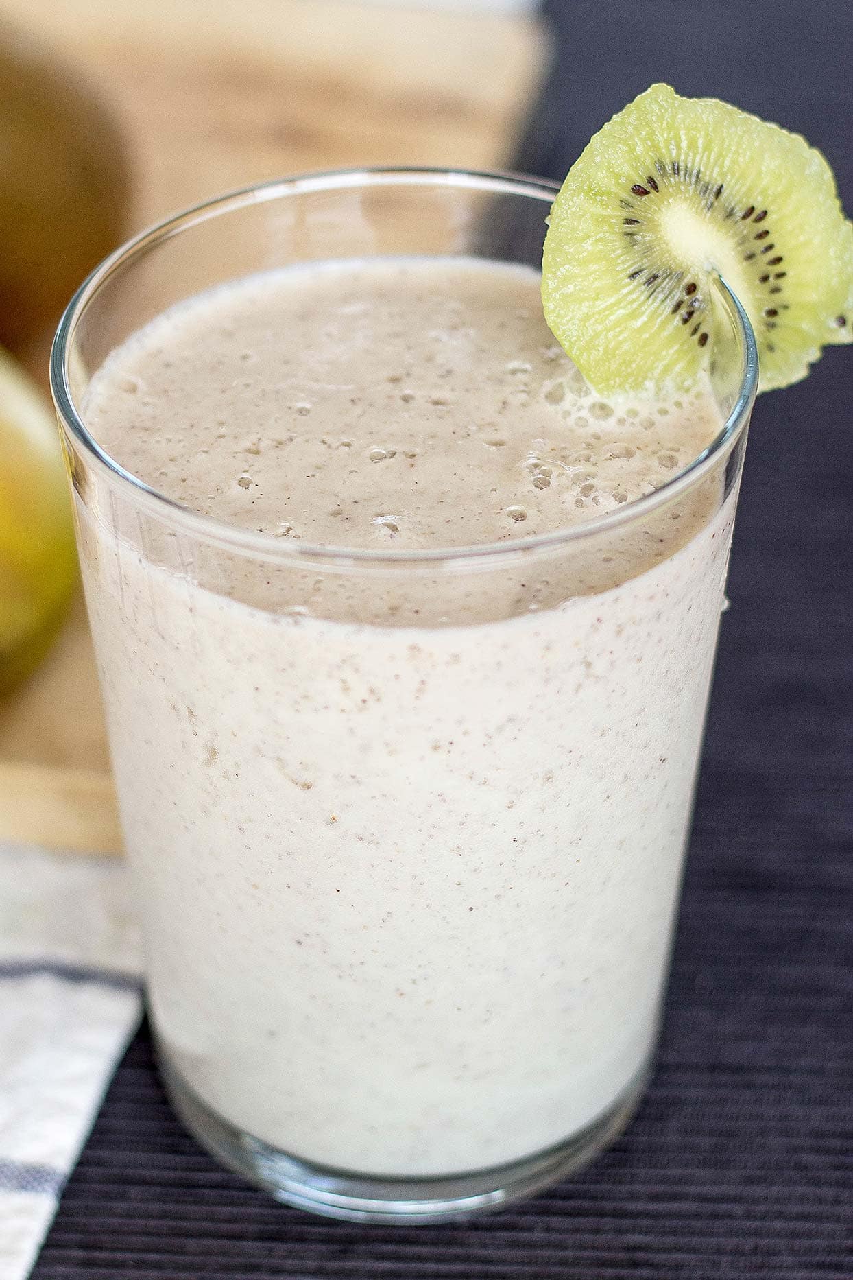Spicy Kiwi Banana Smoothie. High in vitamin C, fiber and potassium. Delicious and tasty.| 