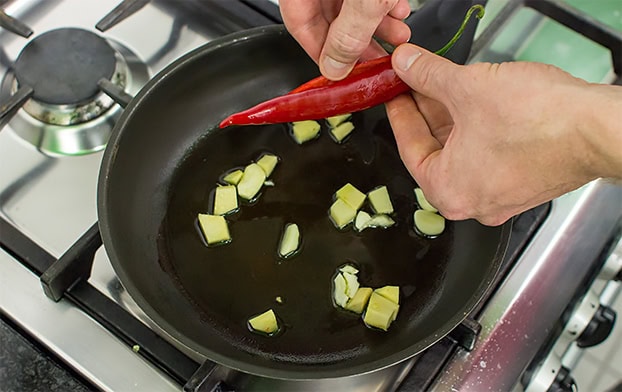 Healthy Sweet Potato Mash - The Healthiest Sweet Potatoes Online - cook the garlic, ginger and chilli pepper in a small frying pan #nutritious #vegetarian | 