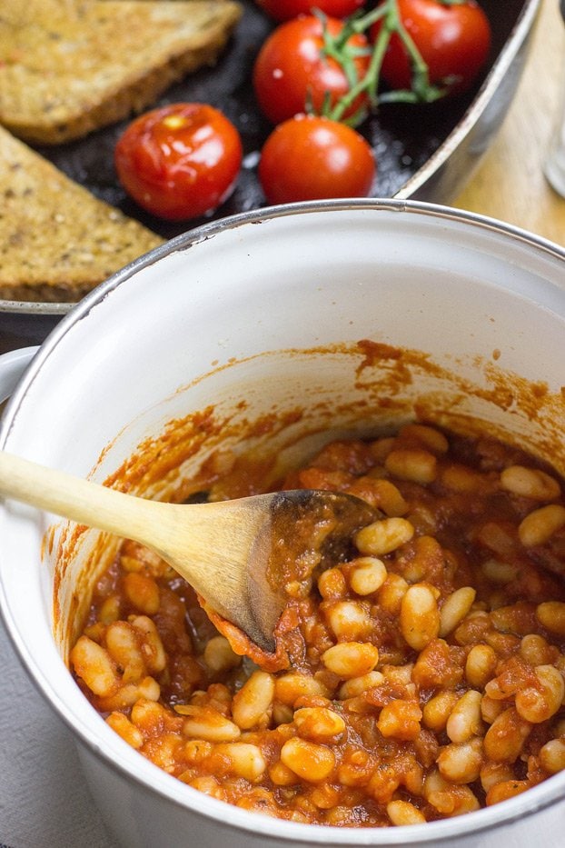Vegetarian Baked Beans - ready in 15 minutes and taste just as good as Heinz! | 