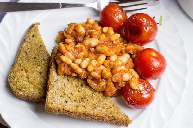 Vegetarian Baked Beans - ready in 15 minutes and taste just as good as Heinz! | 