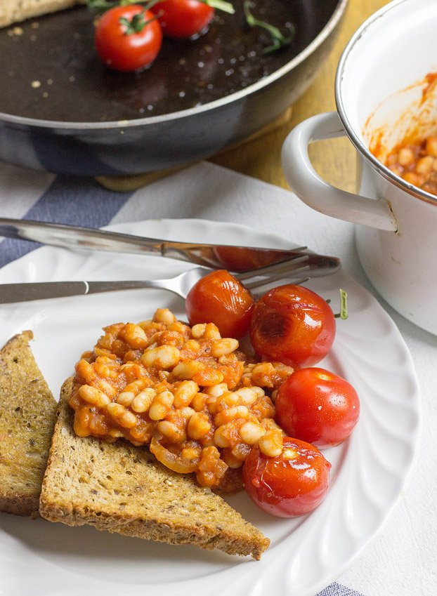 Vegetarian Baked Beans - ready in 15 minutes and taste just as good as Heinz! | 